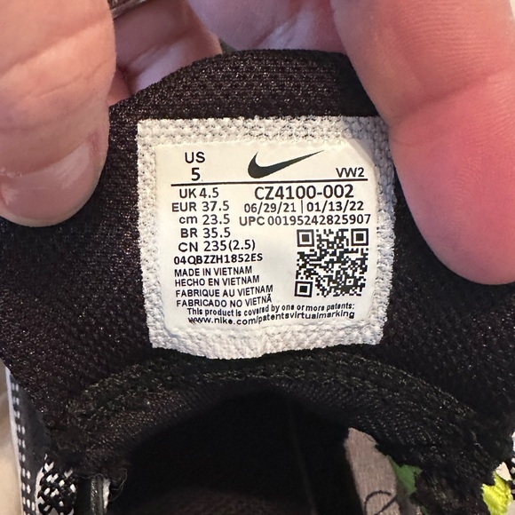 Nike Kyrie Irving 4 youth basketball trainer - Picture 4 of 5